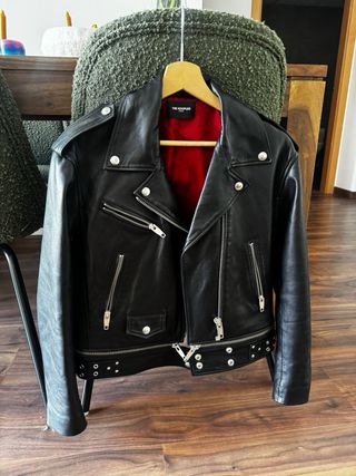 Cazadora de cuero The Kooples negra y roja