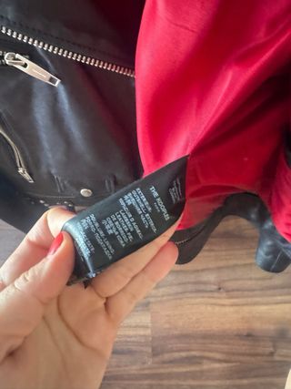 Cazadora de cuero The Kooples negra y roja