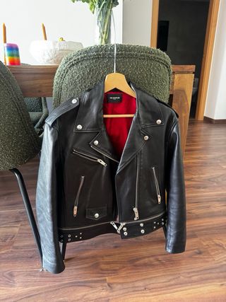 Cazadora de cuero The Kooples negra y roja