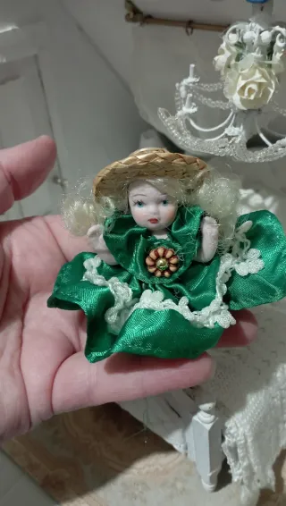 Bambola porcellana casa bambole