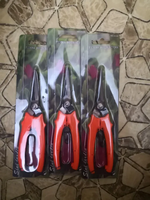 Tijeras de podar recolectoras 1,30€ la unidad