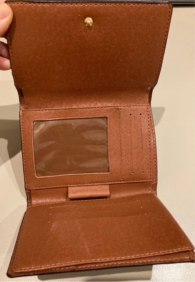 Billetero tipo Louis Vuitton Marrón