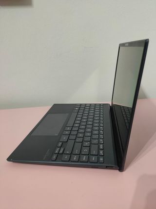 ASUS ZenBook UX325E, portatile premium per lavoro da casa, studio o uso quotidiano