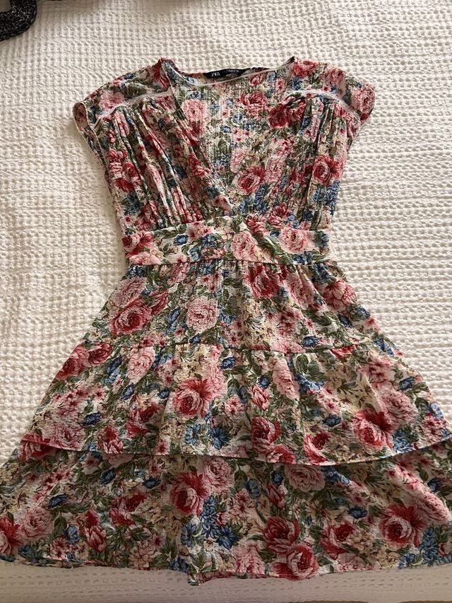 Vestido Zara flores rosa y multicolor