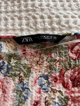 Vestido Zara flores rosa y multicolor