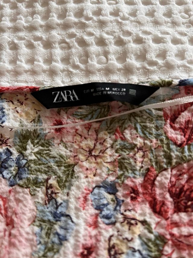 Vestido Zara flores rosa y multicolor