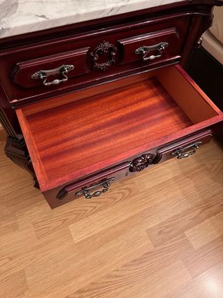 Cabezal .  Cómoda espejo , Dos mesillas