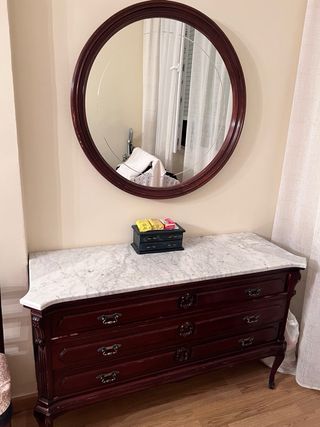 Cabezal .  Cómoda espejo , Dos mesillas