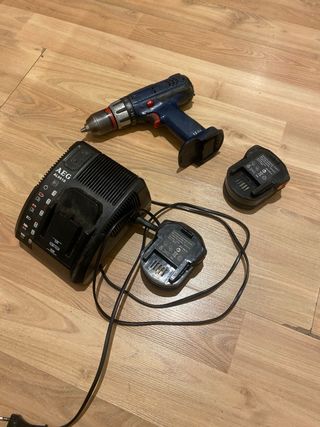 Taladro AEG 12V con cargador y 2 baterías