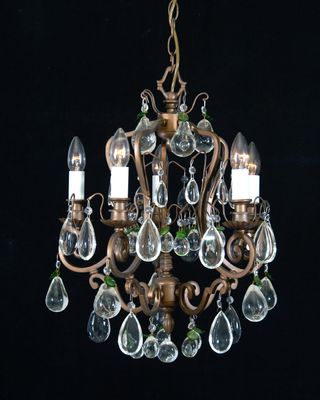 Candelabro clásico de metal y cristal