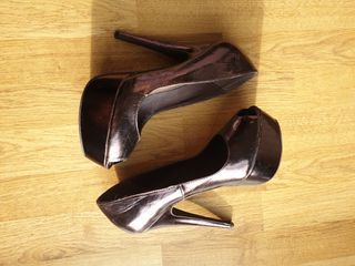 Zapatos de tacón aguja brillantes dorados/morados