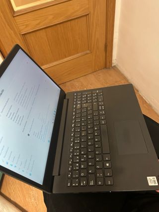 Ordenador Lenovo V15 IIL Negro