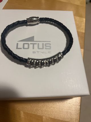 Pulsera Lotus Style cuero y brillantes