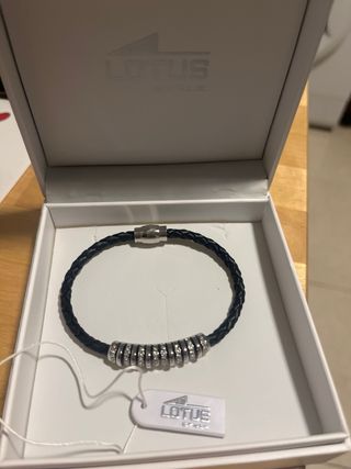 Pulsera Lotus Style cuero y brillantes