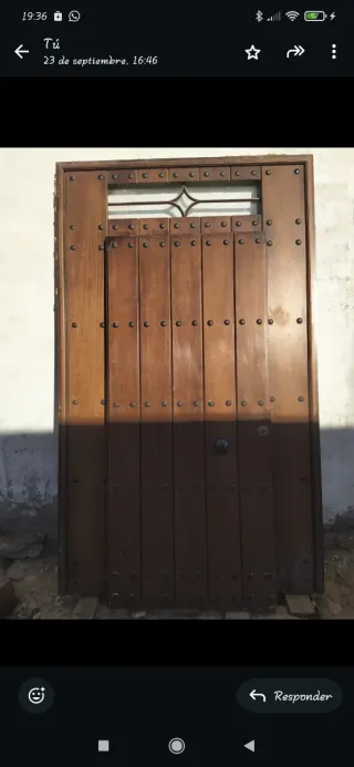 Puerta de madera rústica
