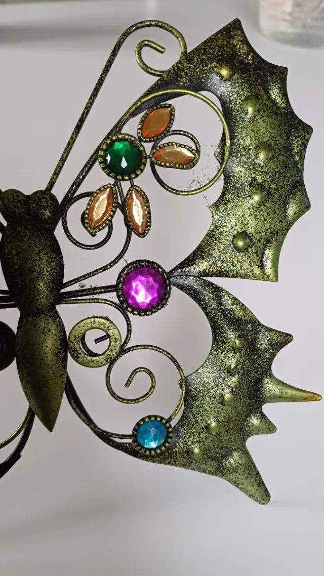 Mariposa metal decorativa con pedrería