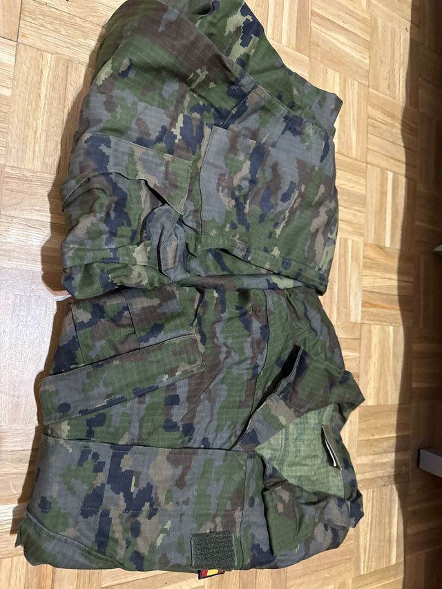 Uniforme militar camuflaje