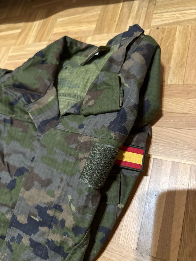 Uniforme militar camuflaje