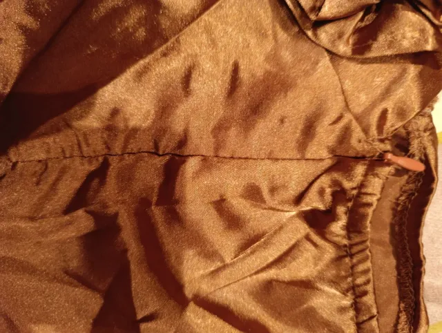 Top marrón con flores relieve