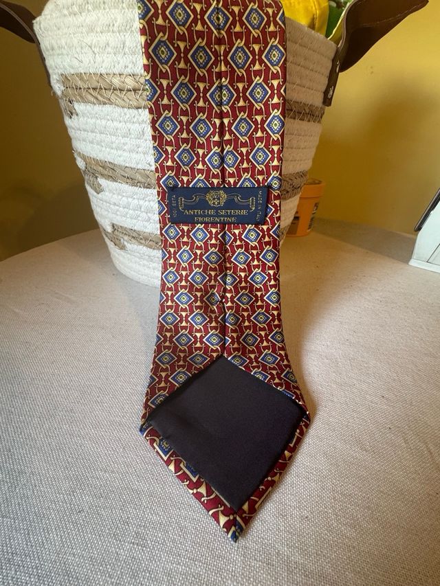 Corbata 100% Seda Diseño Geométrico