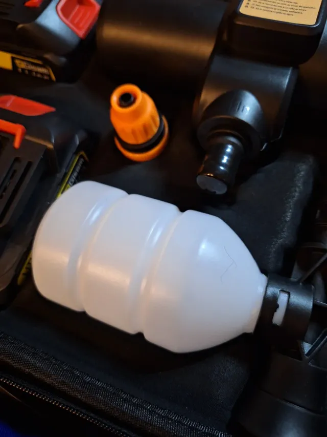 Hidrolavadora Inalámbrica con 2 Baterías en maleta