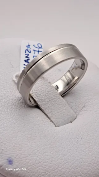 Alianza oro blanco 18K