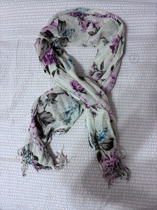 Pañuelo fular floral rosa y morado