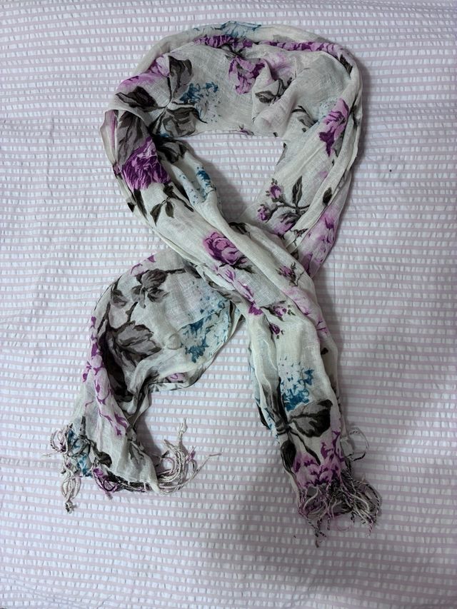 Pañuelo fular floral rosa y morado