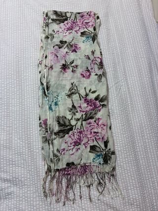 Pañuelo fular floral rosa y morado