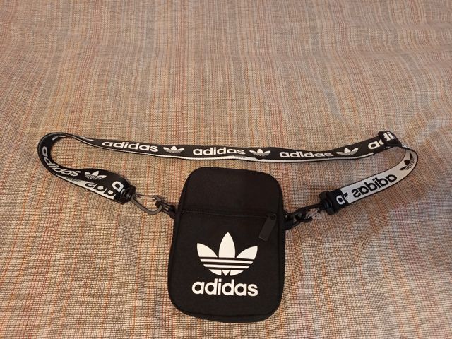 Bolsito negro Adidas