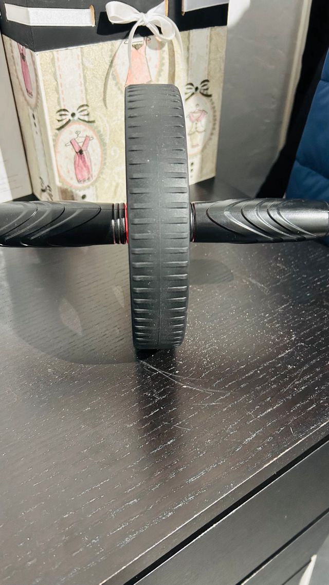 Rueda Abdominal Negra y Roja