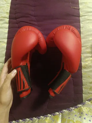 Guante de boxeo Outshock 8 oz rojo