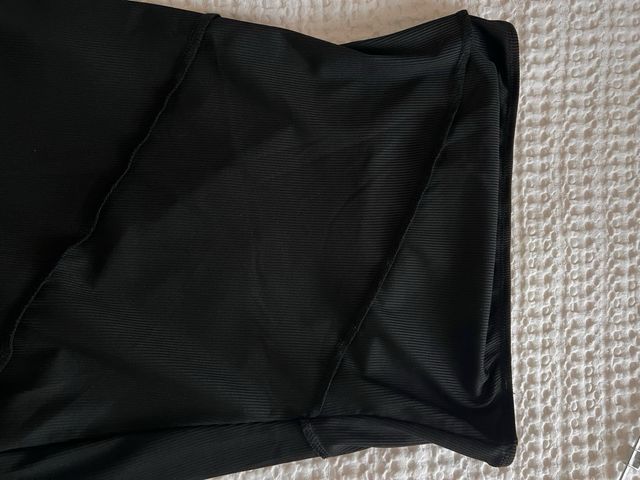 Vestido palabra de honor con volantes negro