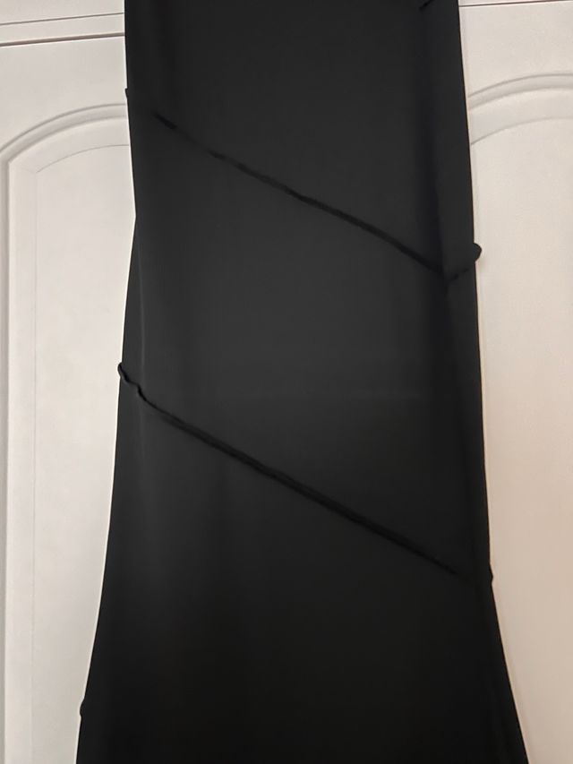 Vestido palabra de honor con volantes negro