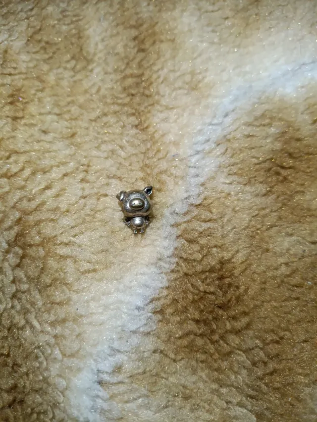 Charm cerdito con alas