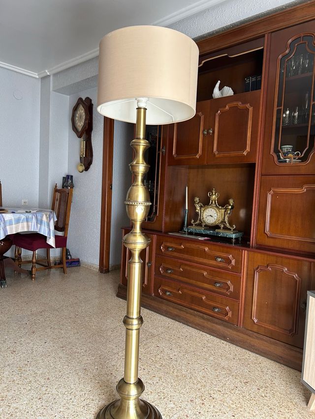 Lampada da terra dorata e beige