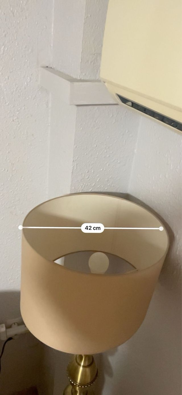 Lampada da terra dorata e beige