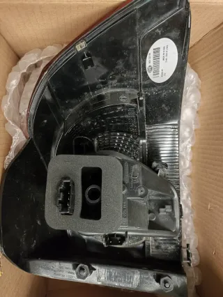 Piloto trasero izquierdo VW Golf VI