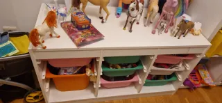 Scaffale per giocattoli bianco Ikea con cassetti