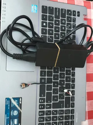 Portátil Asus Táctil