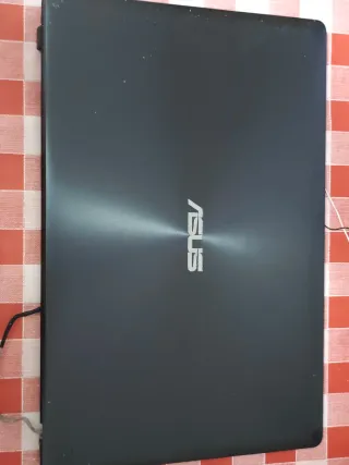 Portátil Asus Táctil