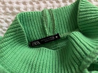 Jersey Zara verde asimétrico talla única