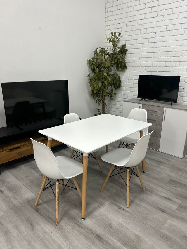 Mesa nórdica com 4 cadeiras brancas NOVA