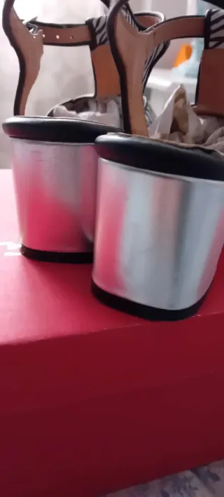 Sandalias de vestir.