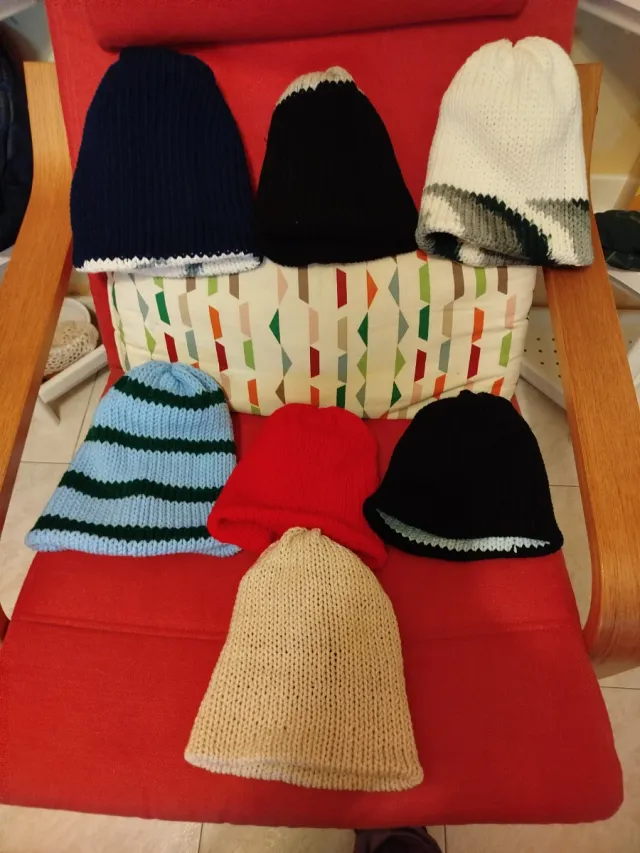 Gorros de lana tejidos a mano