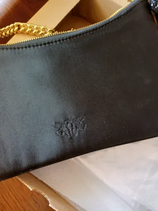 Borsa Pinko nera con catena oro