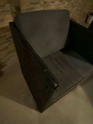 Mesa de jardín con sillas de resina