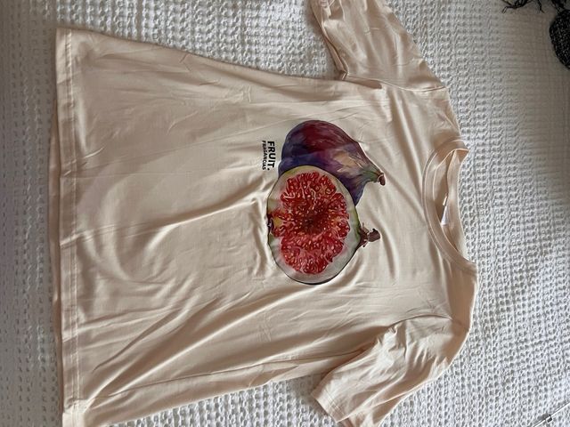 Camiseta Shein Beige con Estampado de Higo