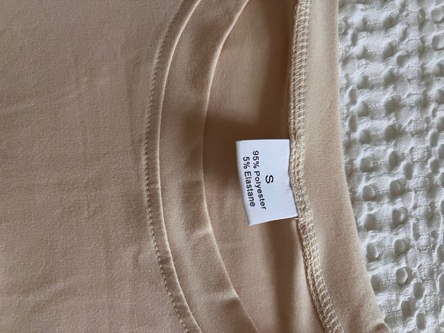 Camiseta Shein Beige con Estampado de Higo