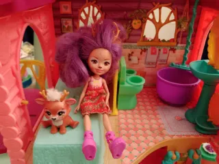 Casa Enchantimals con muñeca y ciervo